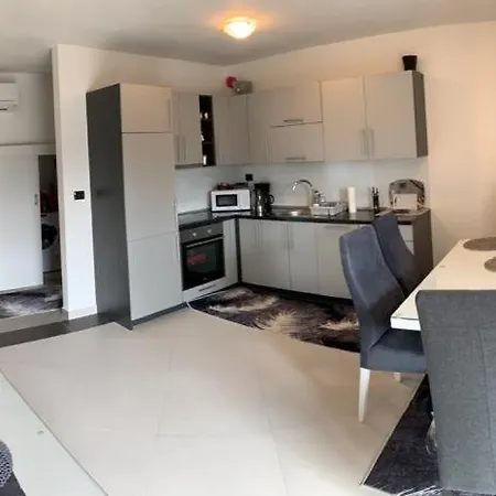 Meli Maisonette Apartment Ližnjan